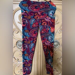 Leggings with Vibrant Paisley Print guc  one size glook at measurements soft